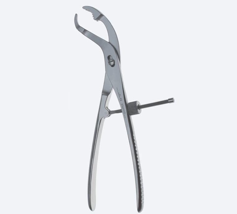 Зажими, хір., "Verbrugge", вигнуті, самоцентруючі, з різьбовою фіксацією, 3 мм х 3 мм, загальна довжина 150 мм, 6". Бренд - Asanus Medizintechnik Gmb, Німеччина